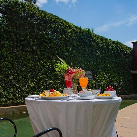 Humura Resorts Kampala Bagian luar foto