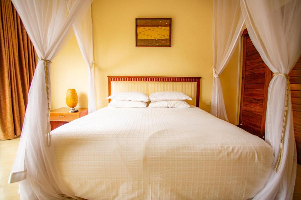 Humura Resorts Kampala Bagian luar foto