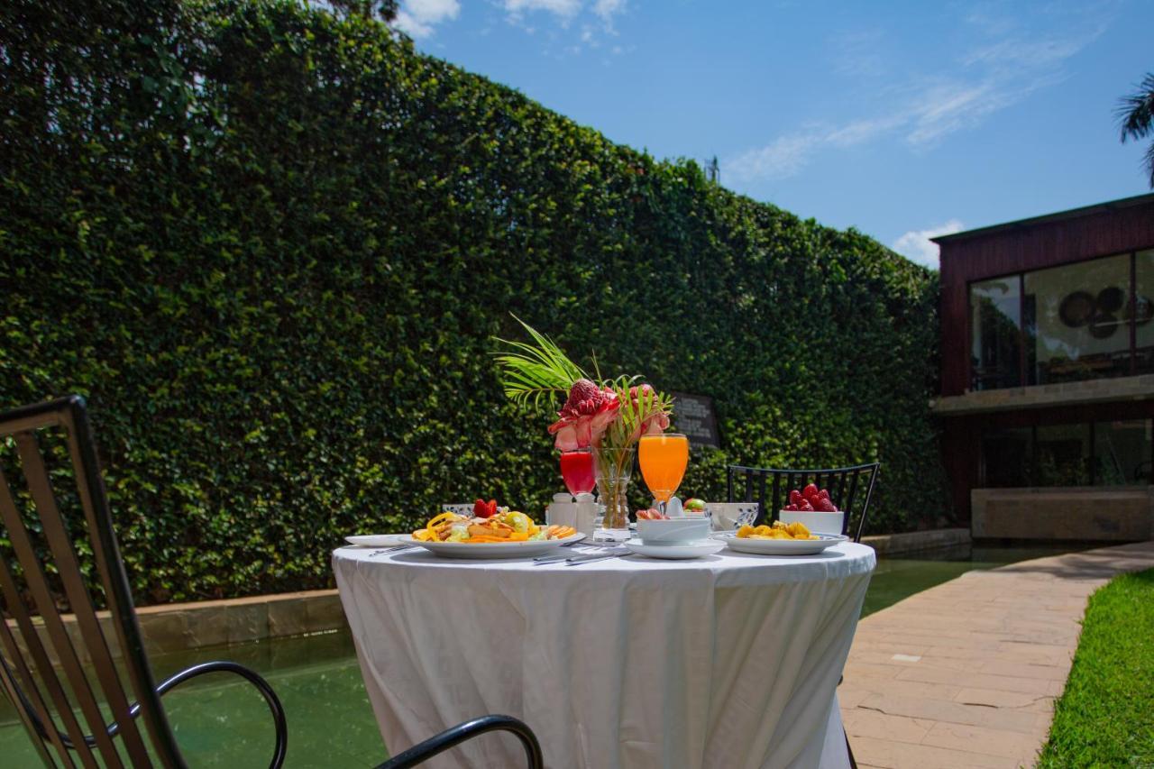 Humura Resorts Kampala Bagian luar foto