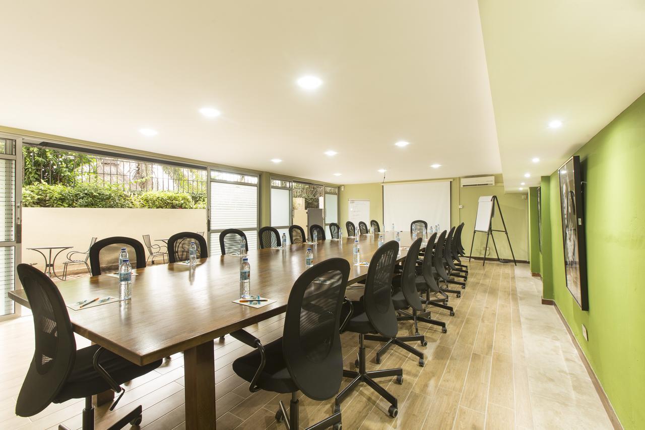Humura Resorts Kampala Bagian luar foto
